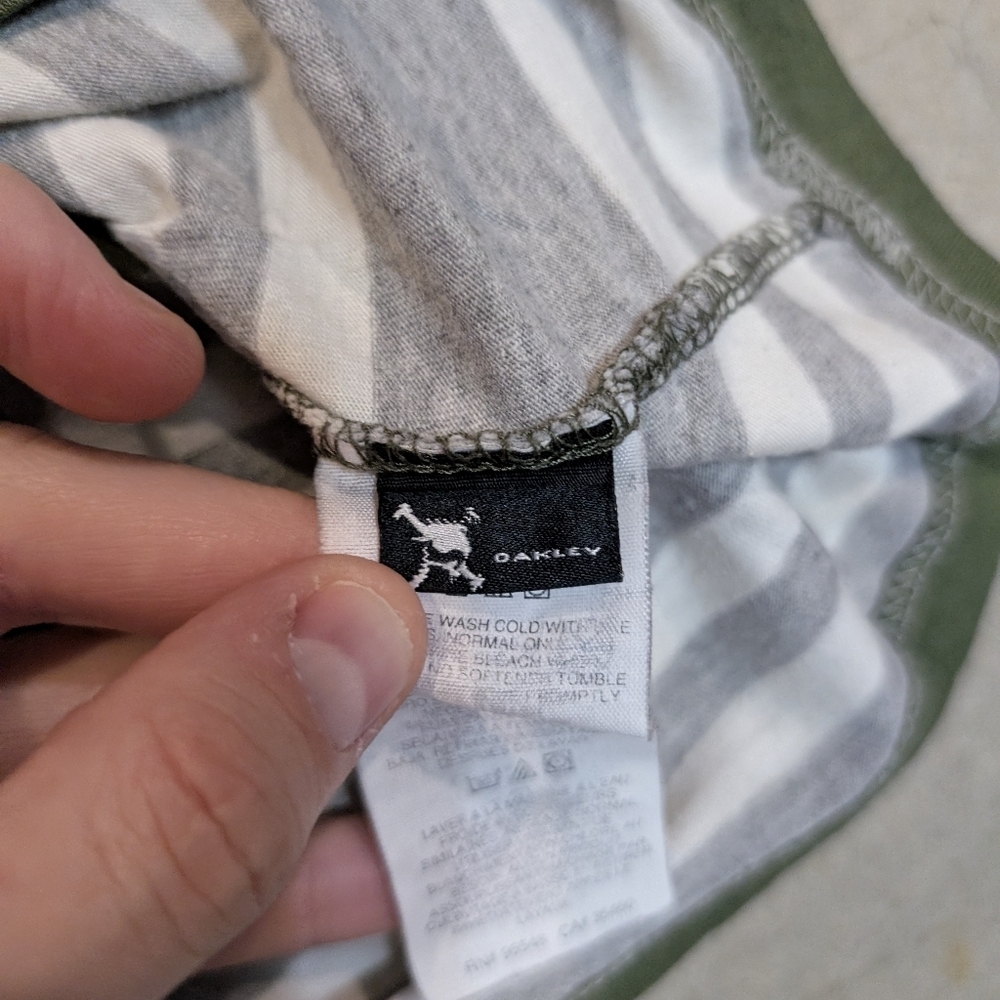 Y2K Oakley Men's XL Striped Tank Top Green and Gray Flaw - Picture 5 of 9